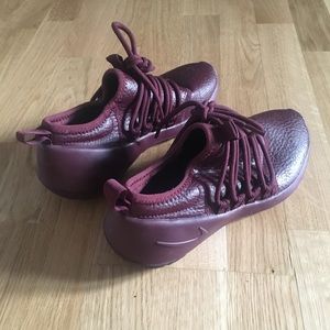Nike Womens Maroon/Burgundy Payaa Premium Sneakers